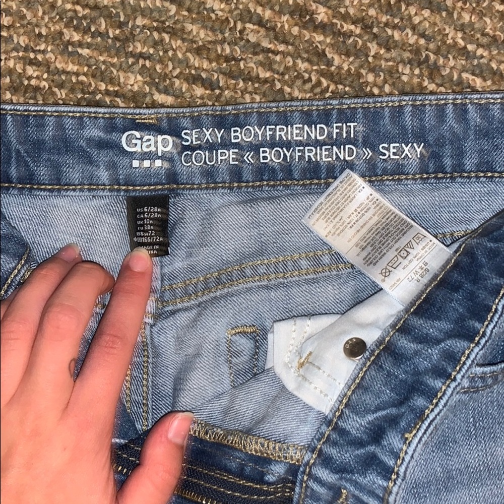 Gap Sexy Boyfriend Fit jeans. - Picture 2 of 3